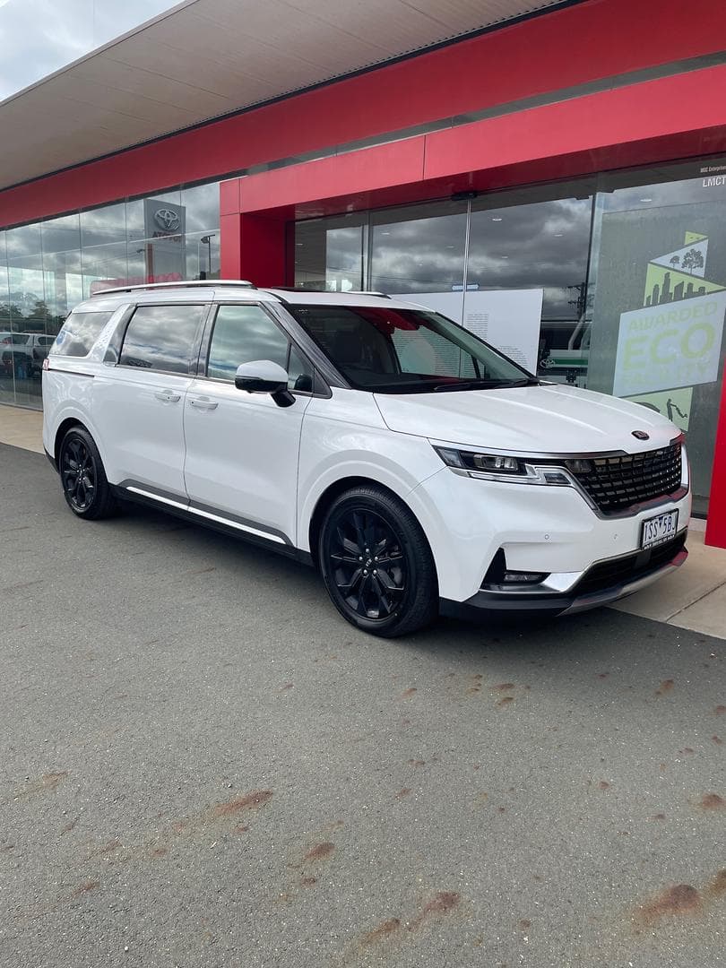 2020 Kia Carnival Platinum in Snow White Pearl