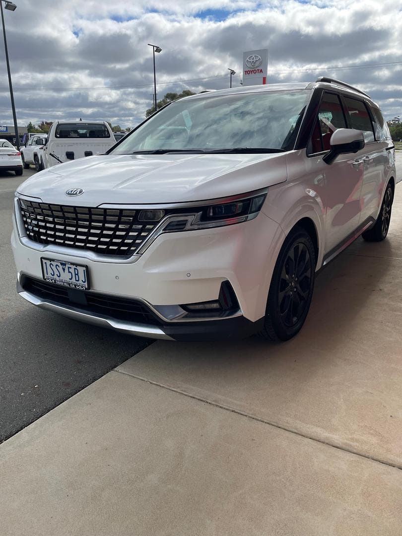 2020 Kia Carnival Platinum in Snow White Pearl