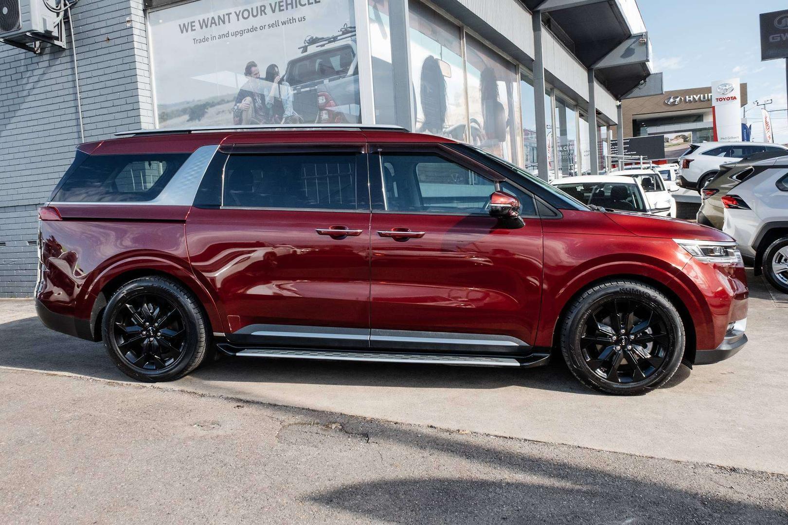2021 Kia Carnival Platinum in Red