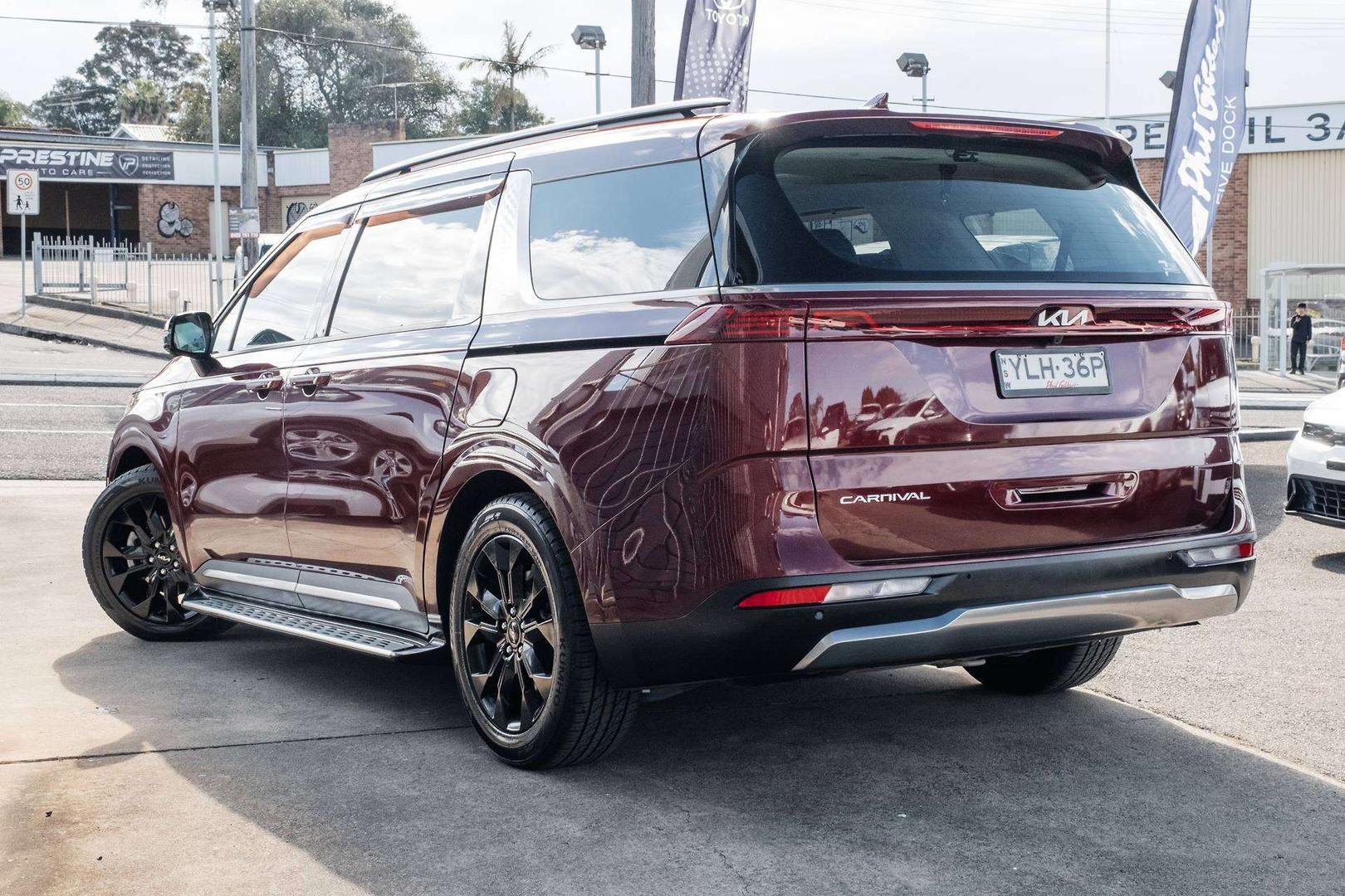 2021 Kia Carnival Platinum in Red
