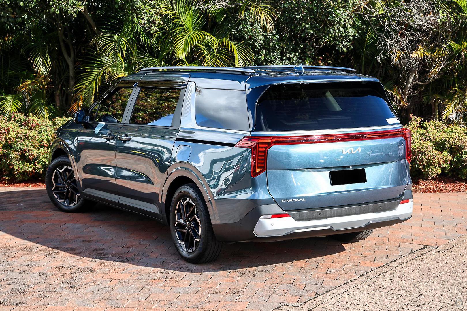 2025 Kia Carnival Sport+ in Blue