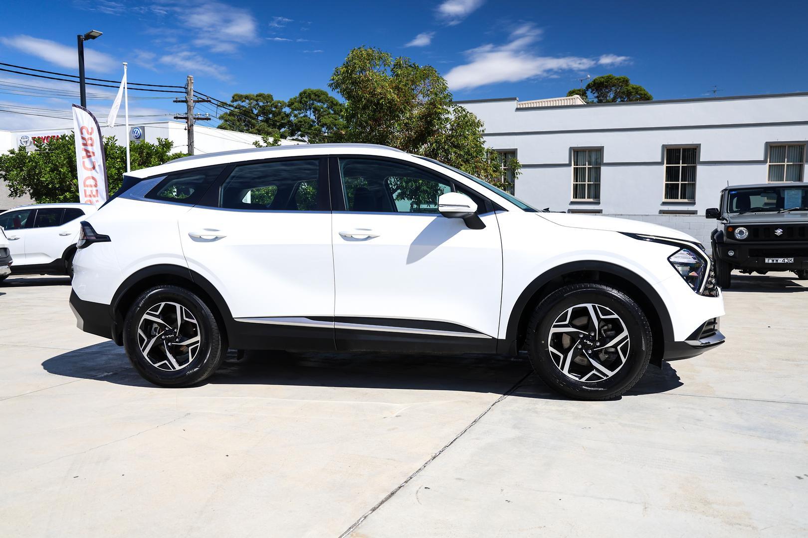 2022 Kia Sportage S in White