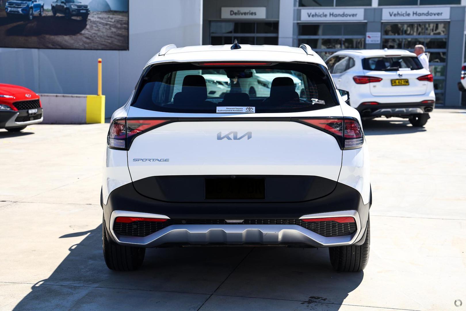 2022 Kia Sportage S in White