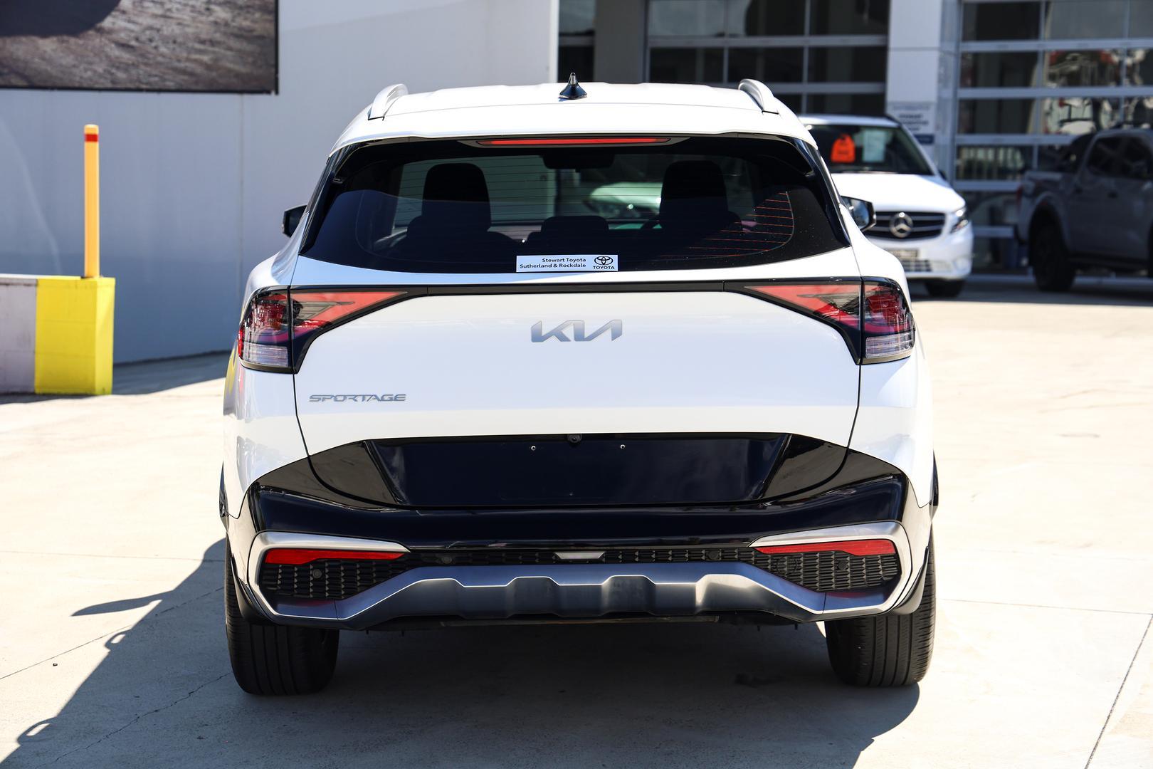 2022 Kia Sportage SX in White