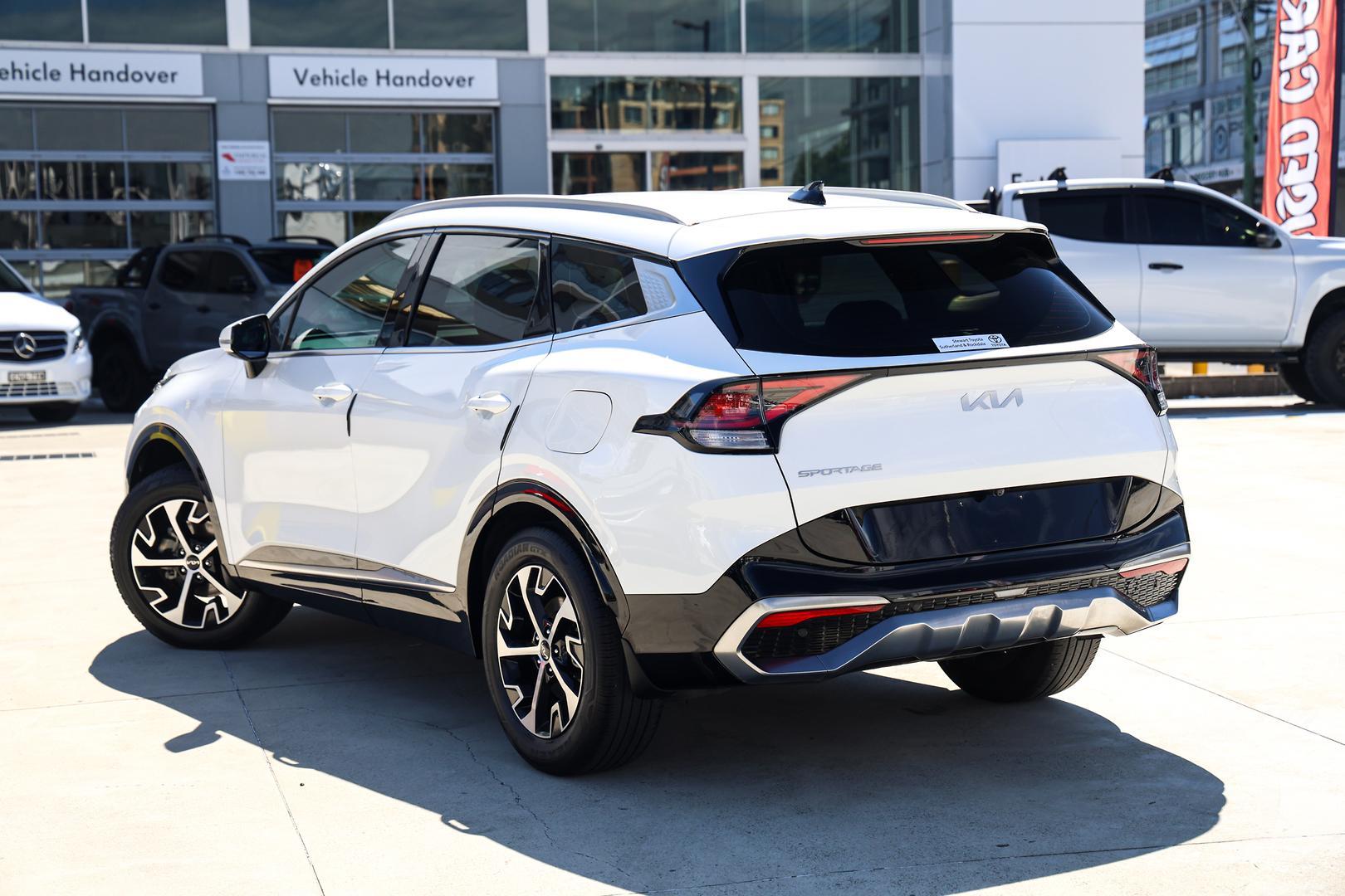 2022 Kia Sportage SX in White