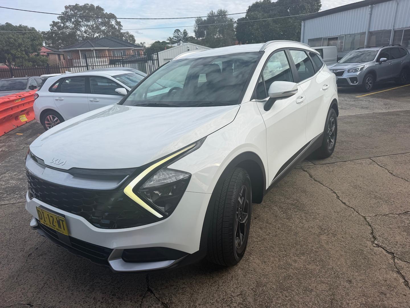 2024 Kia Sportage S in Clear White (Ud)