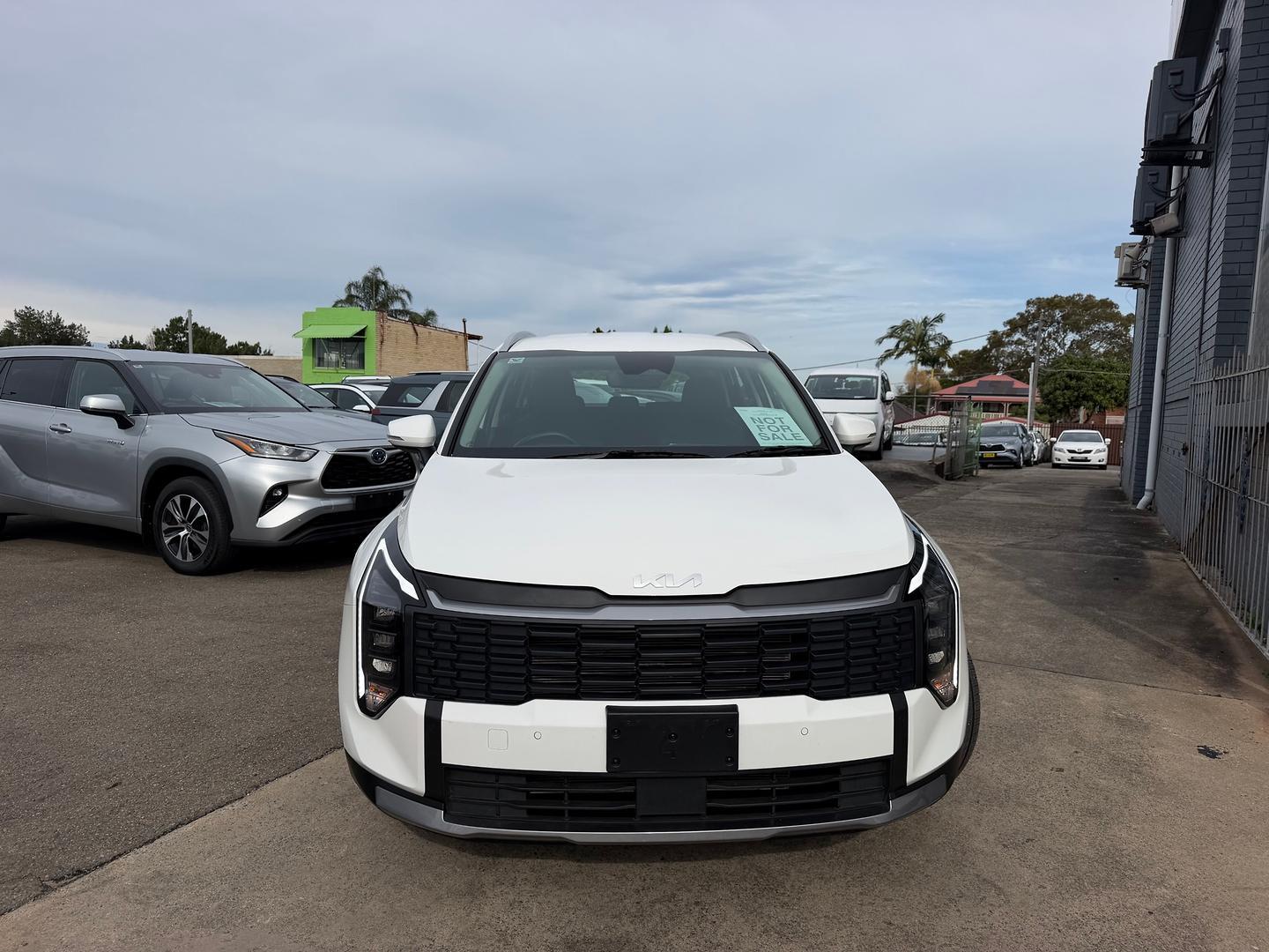 2025 Kia Sportage S in Clear White (Ud)