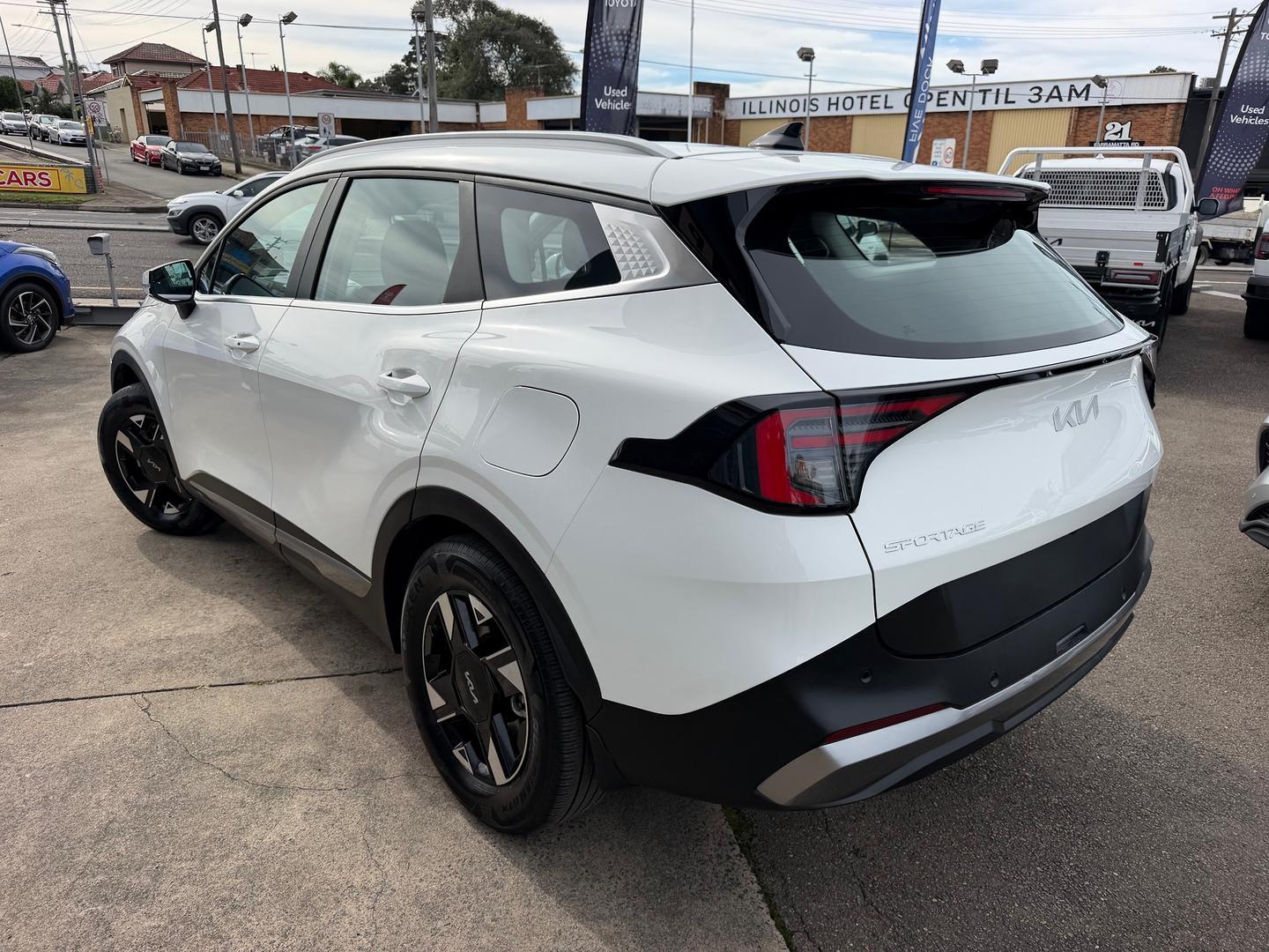 2025 Kia Sportage S in Clear White (Ud)