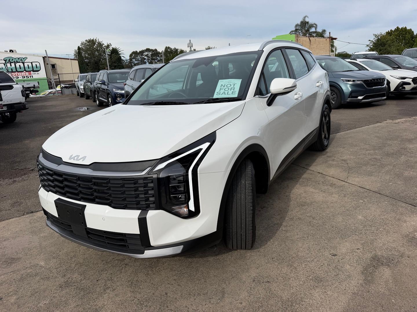 2025 Kia Sportage S in Clear White (Ud)