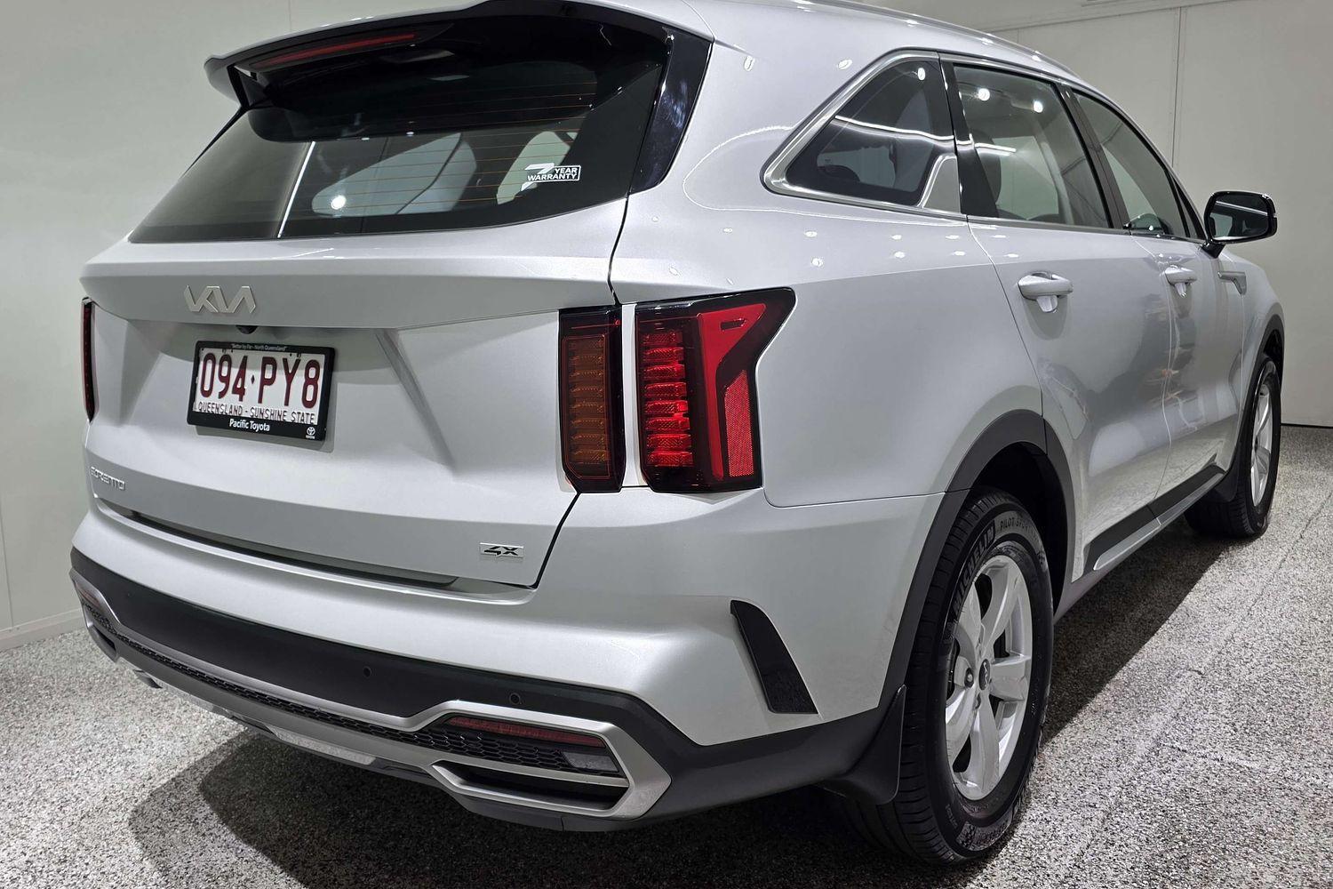 2022 Kia Sorento S in Silver