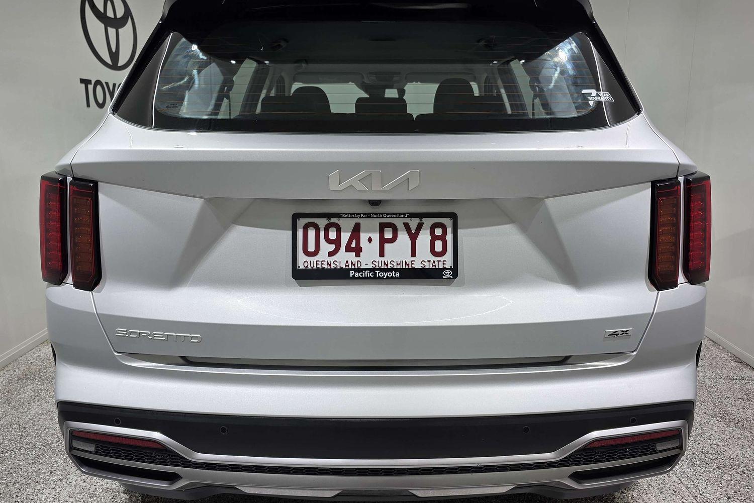 2022 Kia Sorento S in Silver