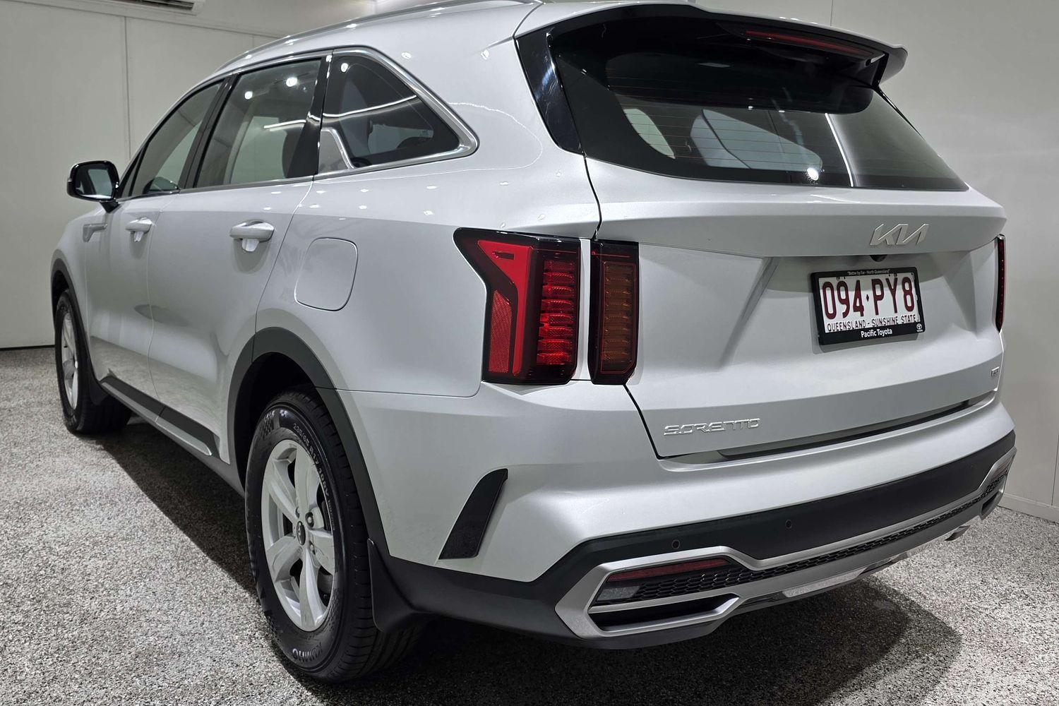 2022 Kia Sorento S in Silver