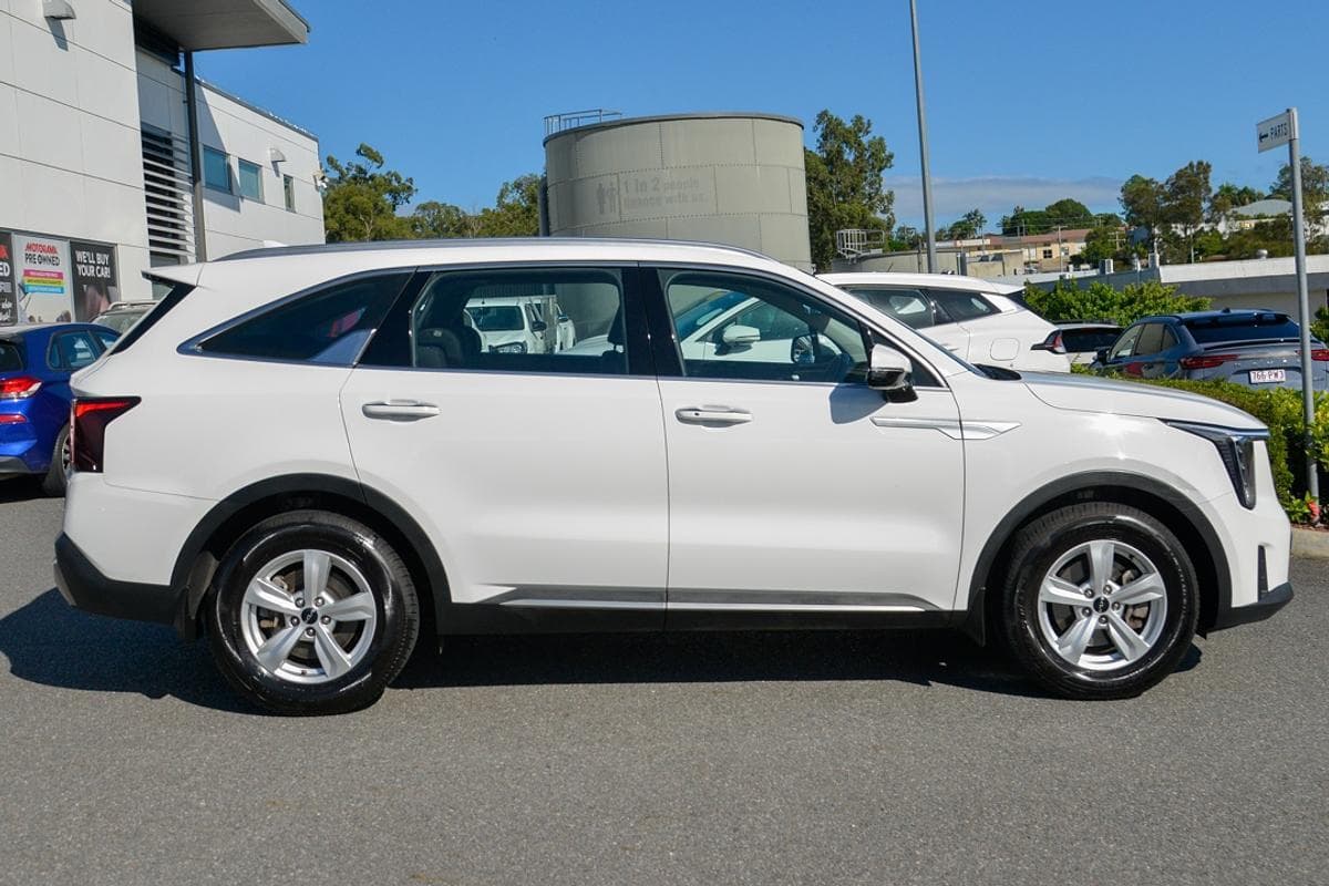 2024 Kia Sorento S in White