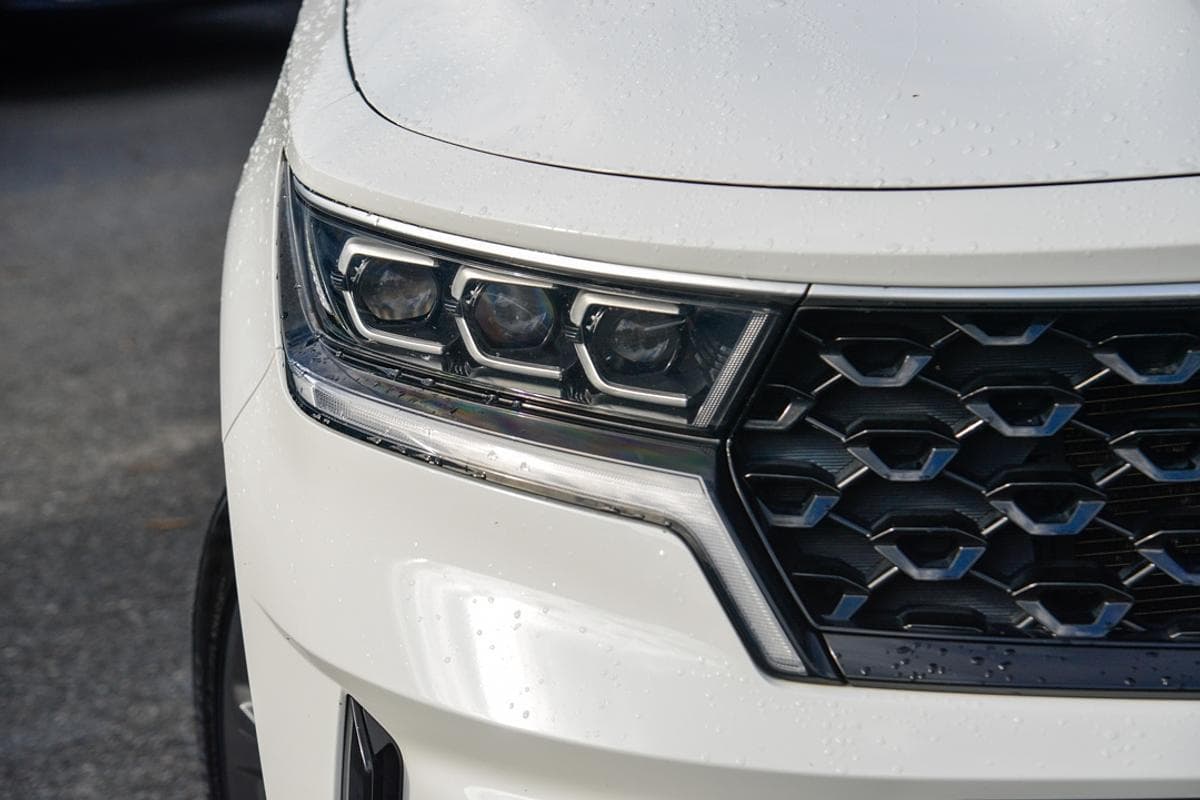 2020 Kia Sorento GT-Line in White
