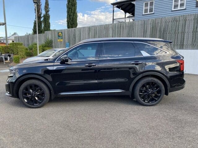 2022 Kia Sorento GT-Line in Black