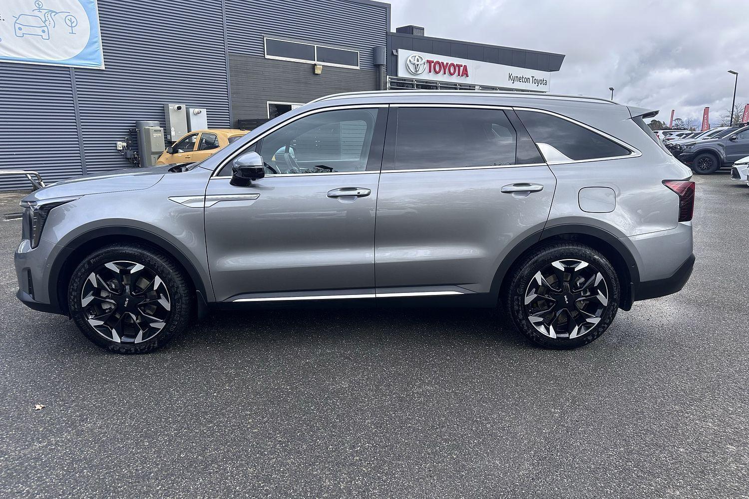 2025 Kia Sorento GT-Line in Grey