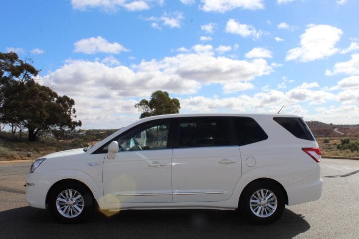 2015 SsangYong Stavic Base in Grand White