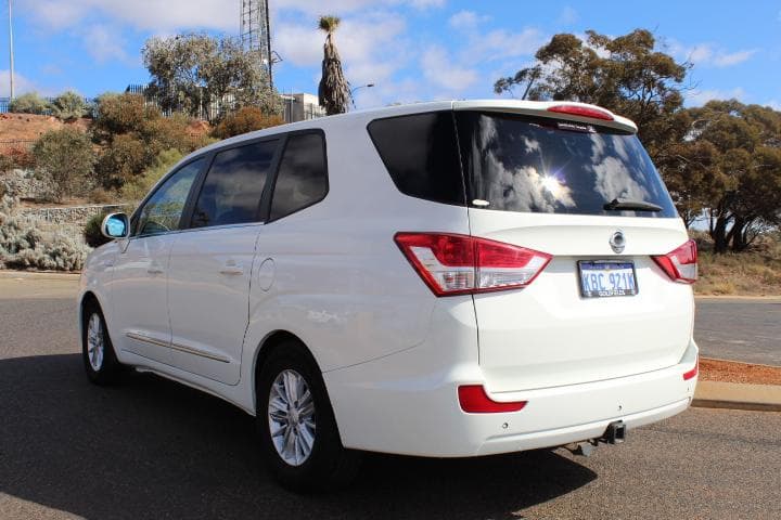 2015 SsangYong Stavic Base in Grand White