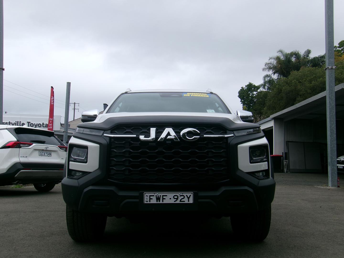 2024 JAC T9 Haven in Stratus White (Wx)