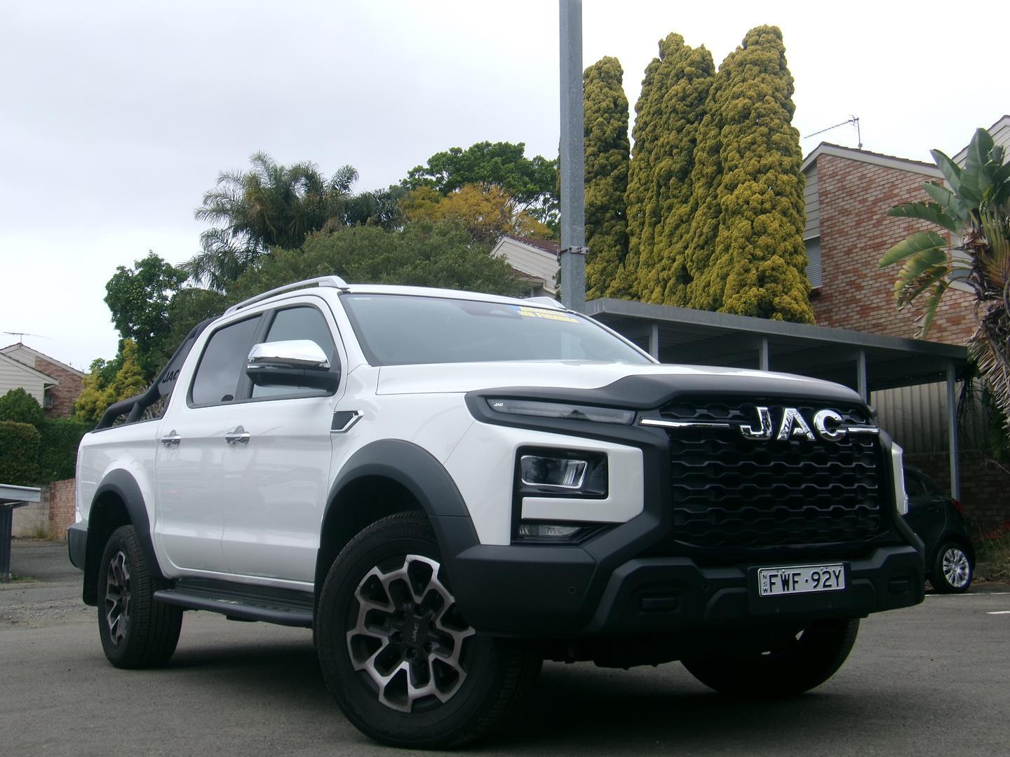2024 JAC T9 Haven in Stratus White (Wx)
