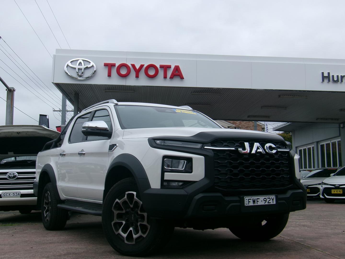 2024 JAC T9 Haven in Stratus White (Wx)