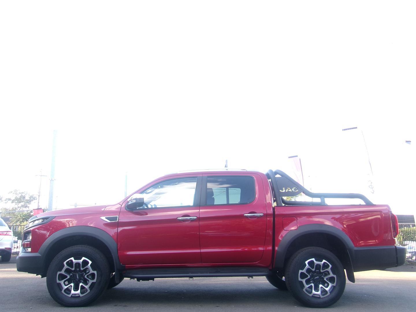 2025 JAC T9 Haven in Red Belly Red (R02)