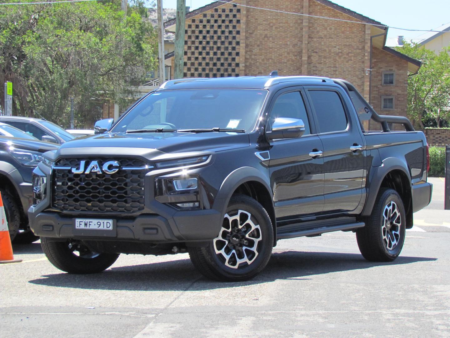 2024 JAC T9 Haven in Karak Black (Aaa)