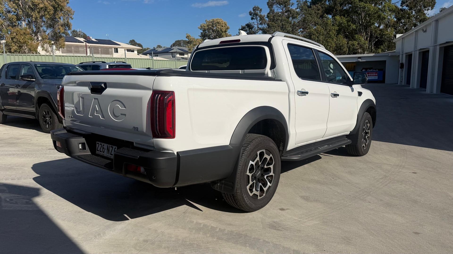 2025 JAC T9 Haven in Stratus White (Wx)