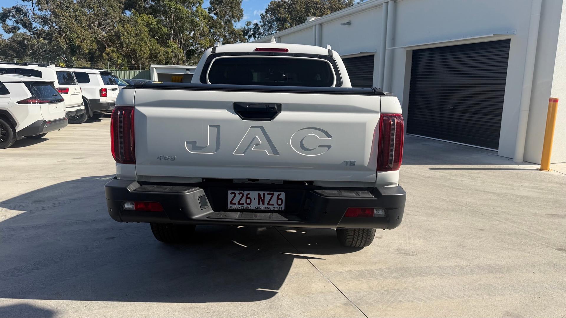 2025 JAC T9 Haven in Stratus White (Wx)