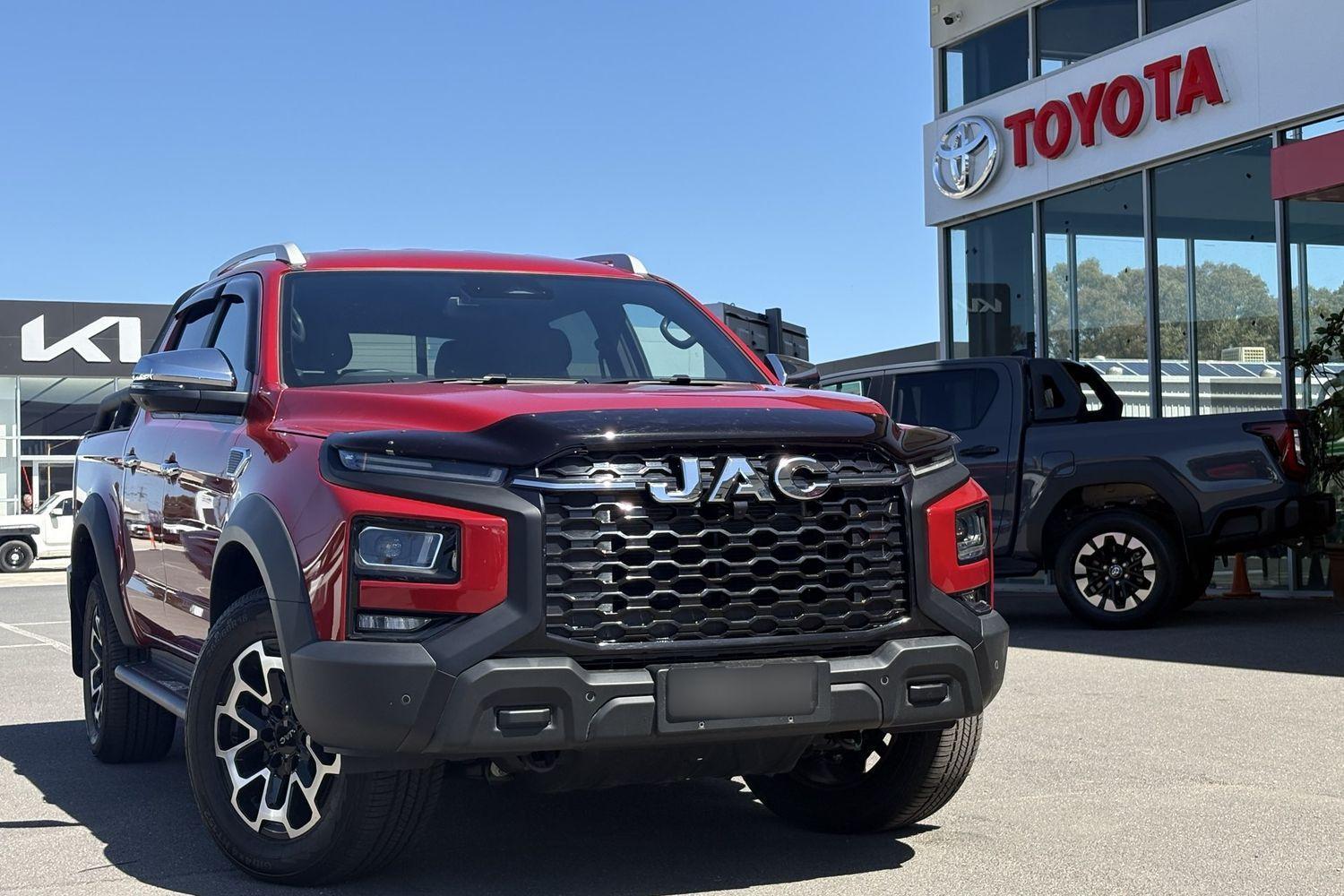 2024 JAC T9 Haven in Red
