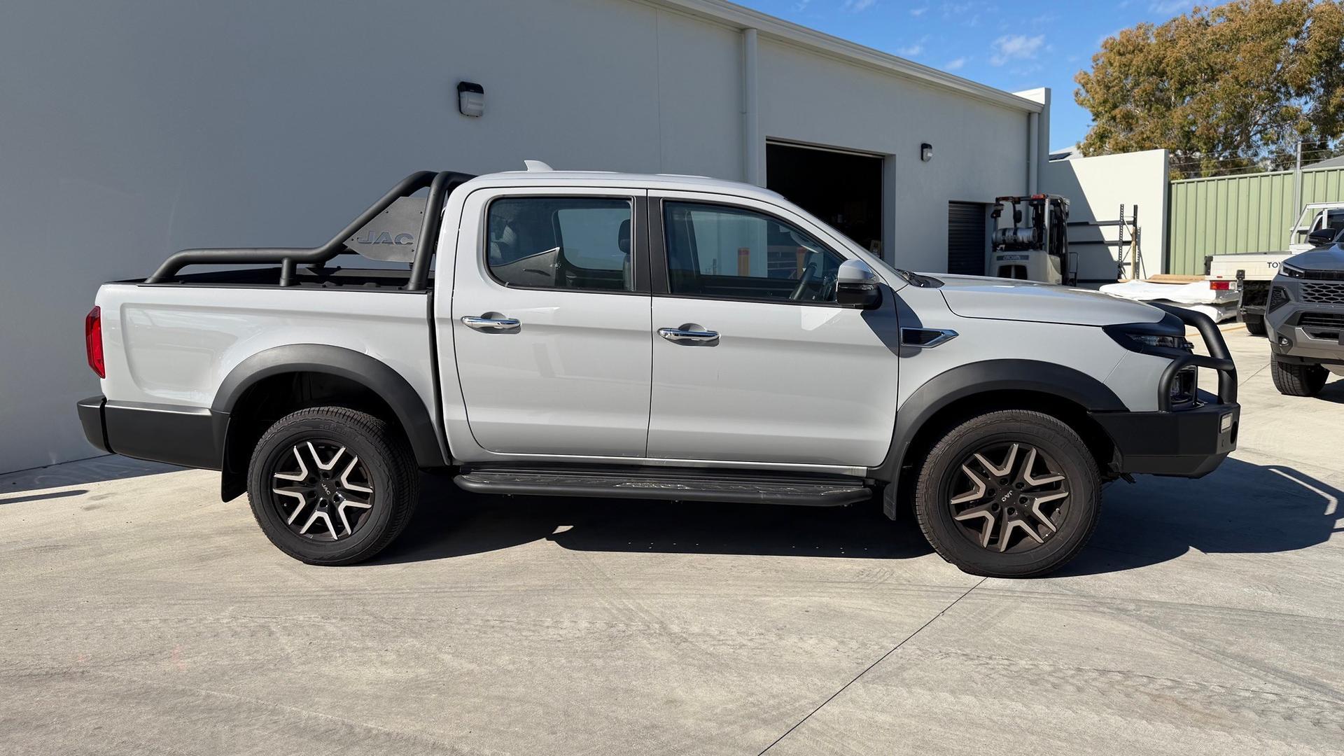 2025 JAC T9 Oasis in Huntsman Star Grey (H24)