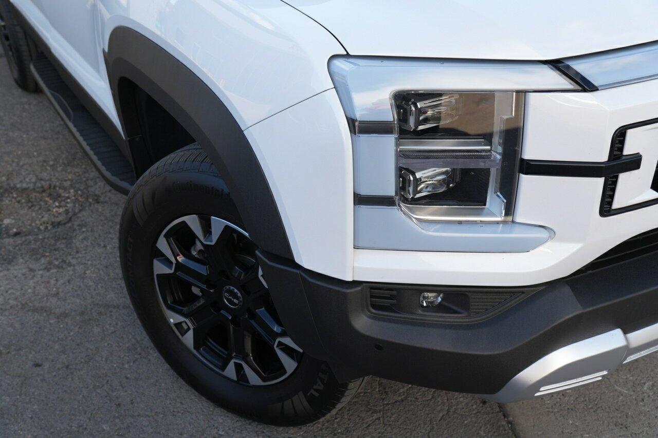 2025 BYD SHARK 6 Premium in Arctic White