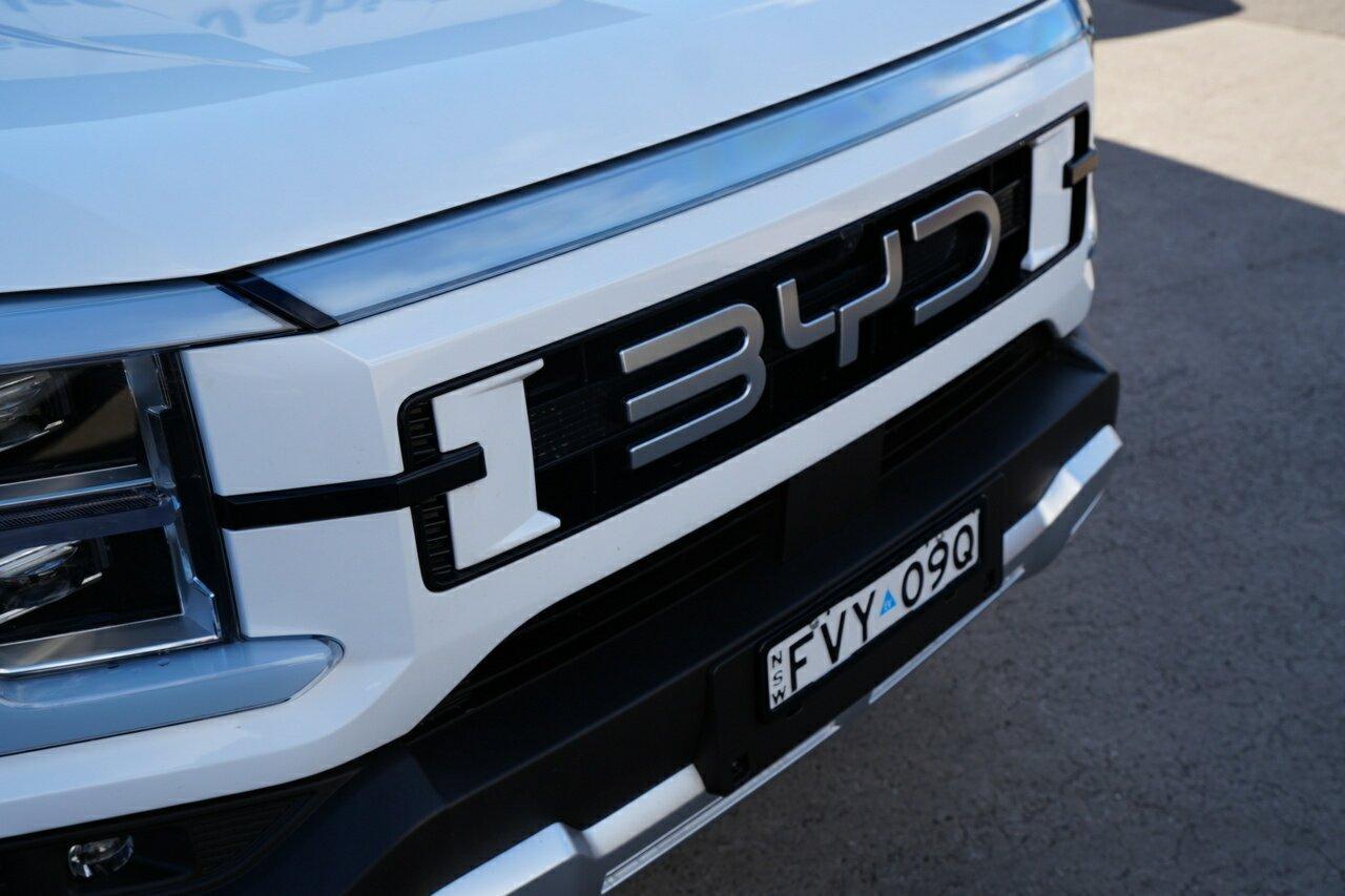 2025 BYD SHARK 6 Premium in Arctic White