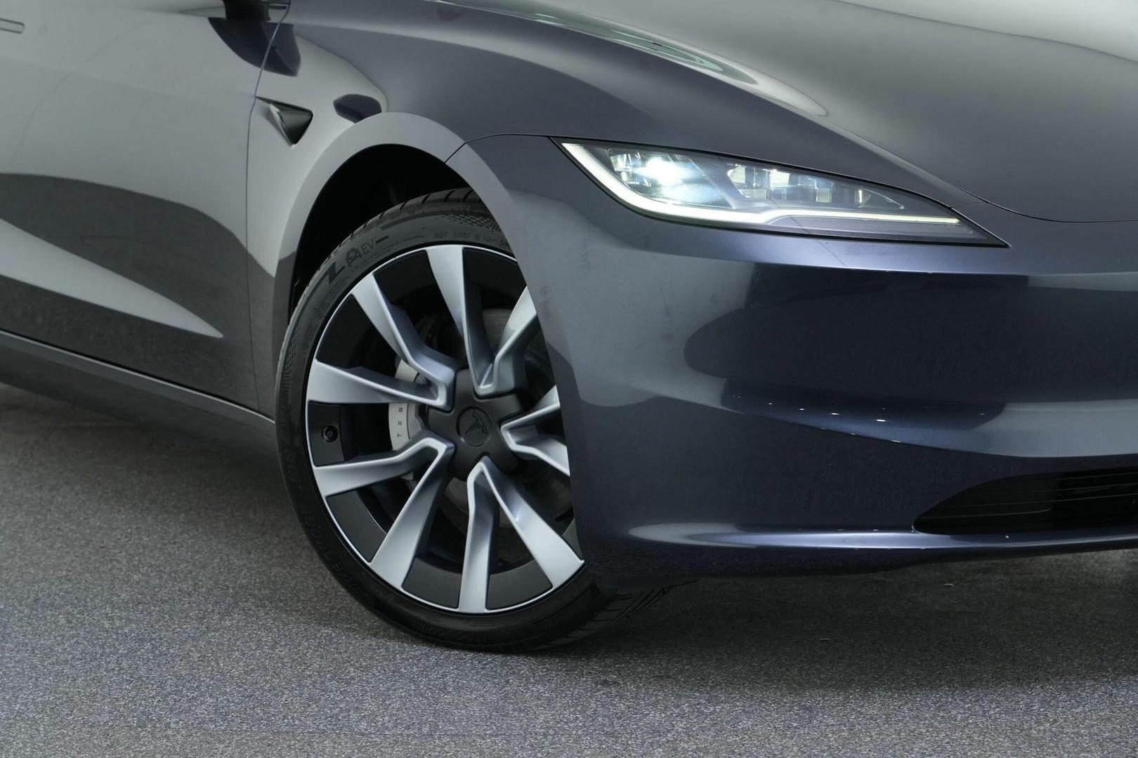 2023 Tesla Model 3 Long Range in Grey