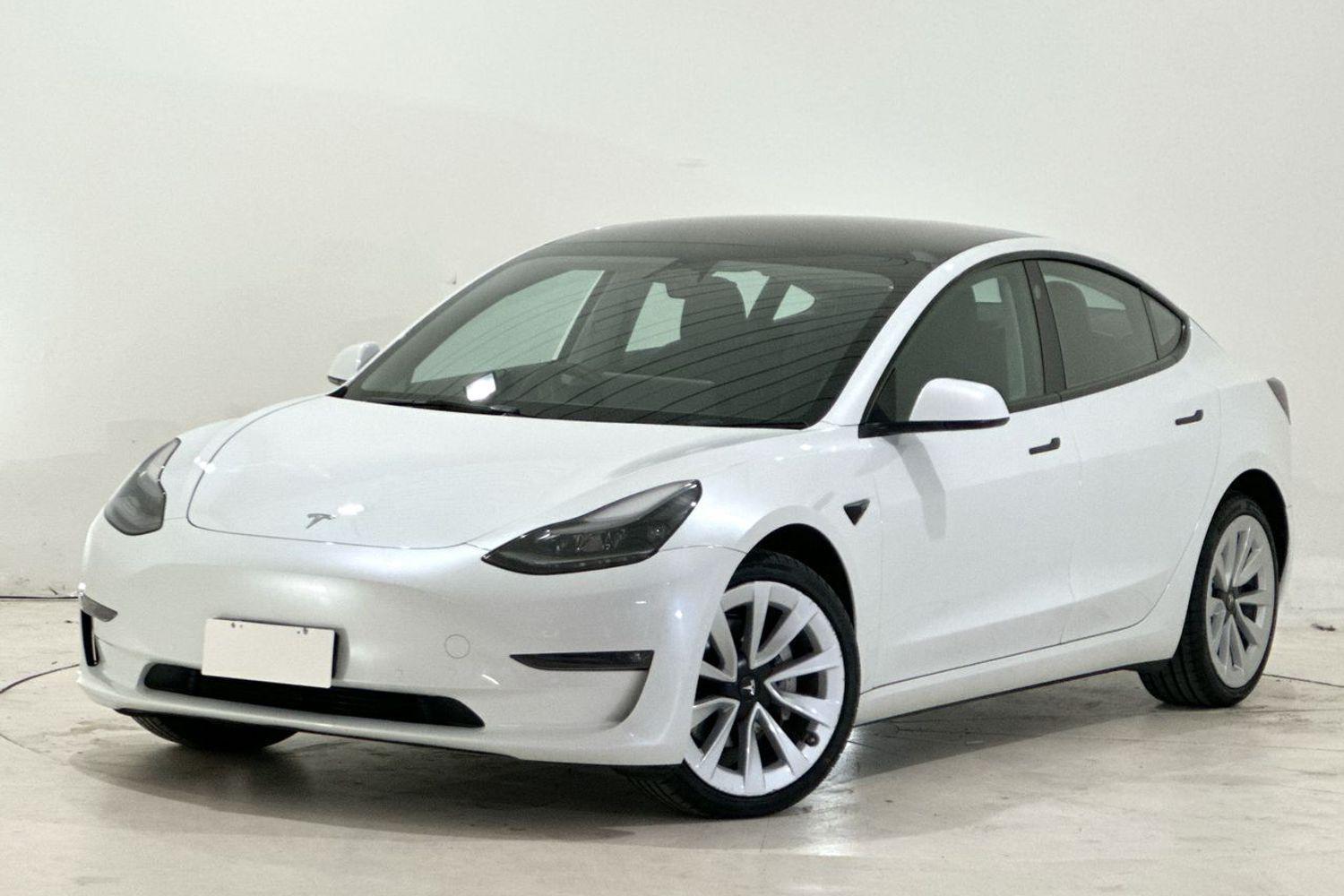 2022 Tesla Model 3 Long Range in White