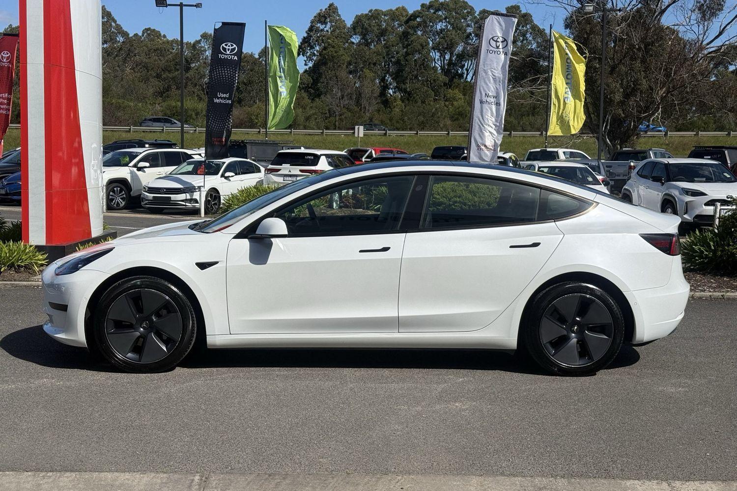 2023 Tesla Model 3 Rear-Wheel Drive in White