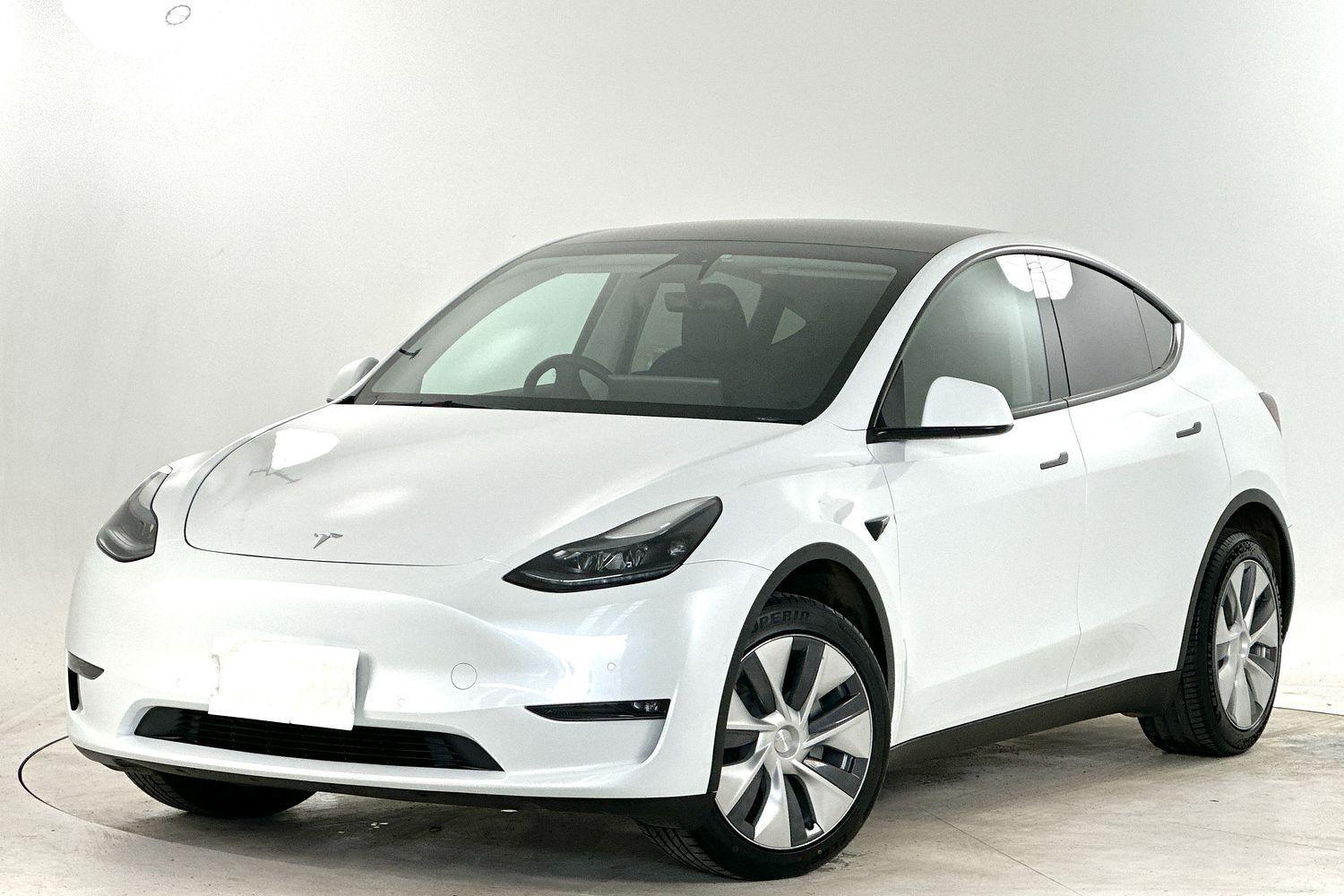 2024 Tesla Model Y Long Range in White
