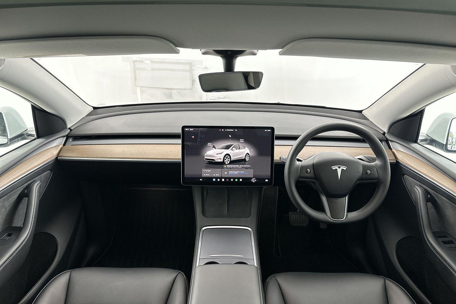 2024 Tesla Model Y Long Range in White