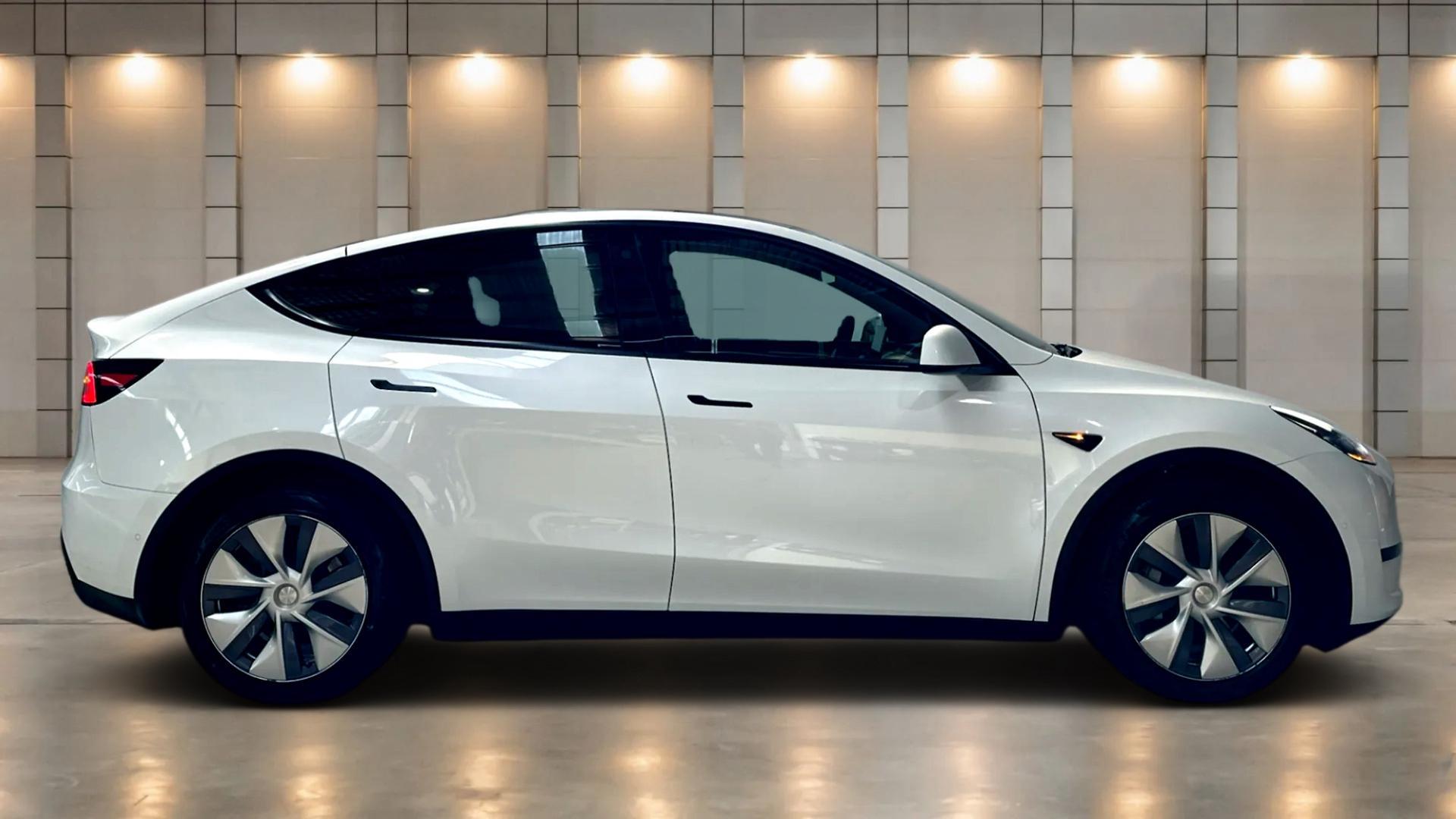 2022 Tesla Model Y Rear-Wheel Drive in White