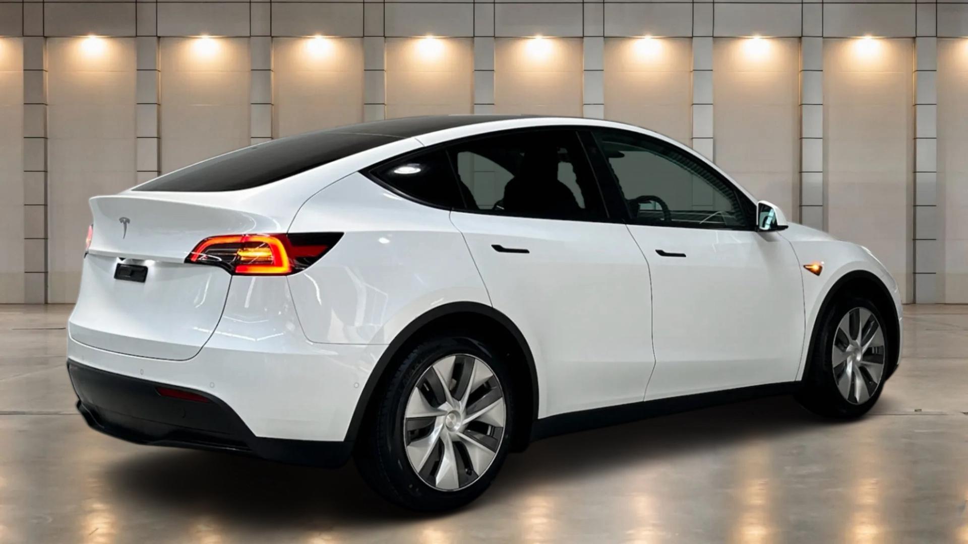 2022 Tesla Model Y Rear-Wheel Drive in White
