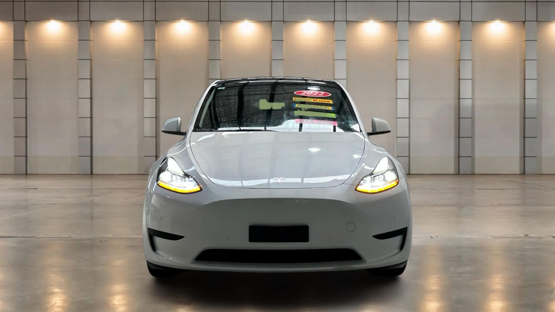 2022 Tesla Model Y Rear-Wheel Drive in White