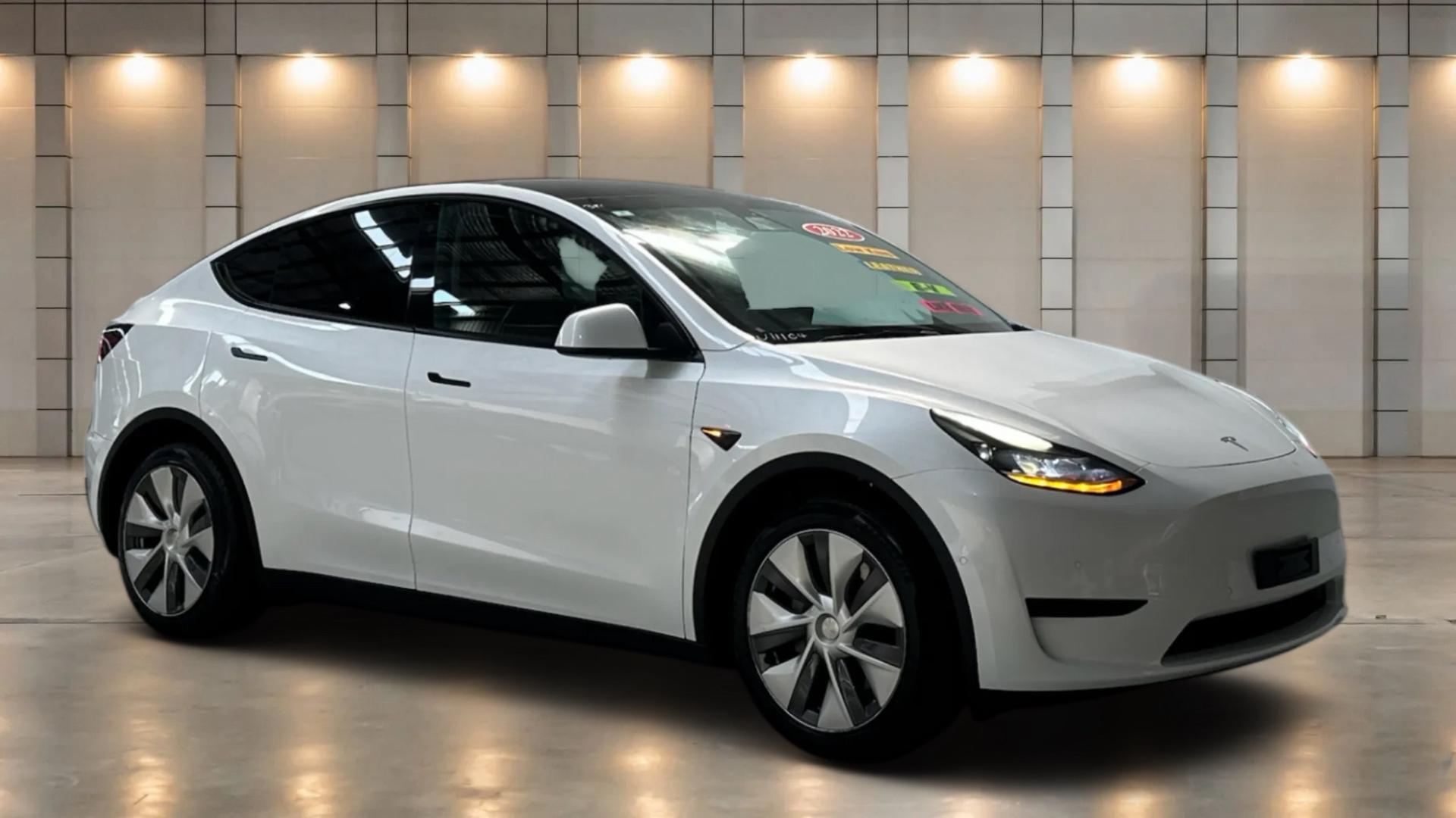 2022 Tesla Model Y Rear-Wheel Drive in White
