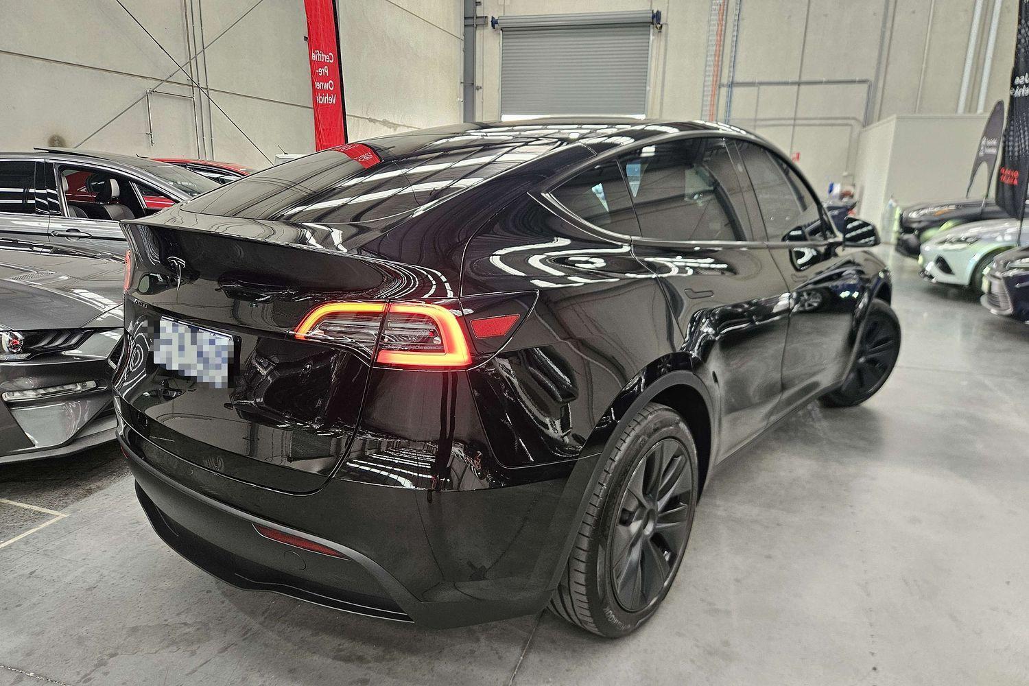2025 Tesla Model Y Rear-Wheel Drive in Black