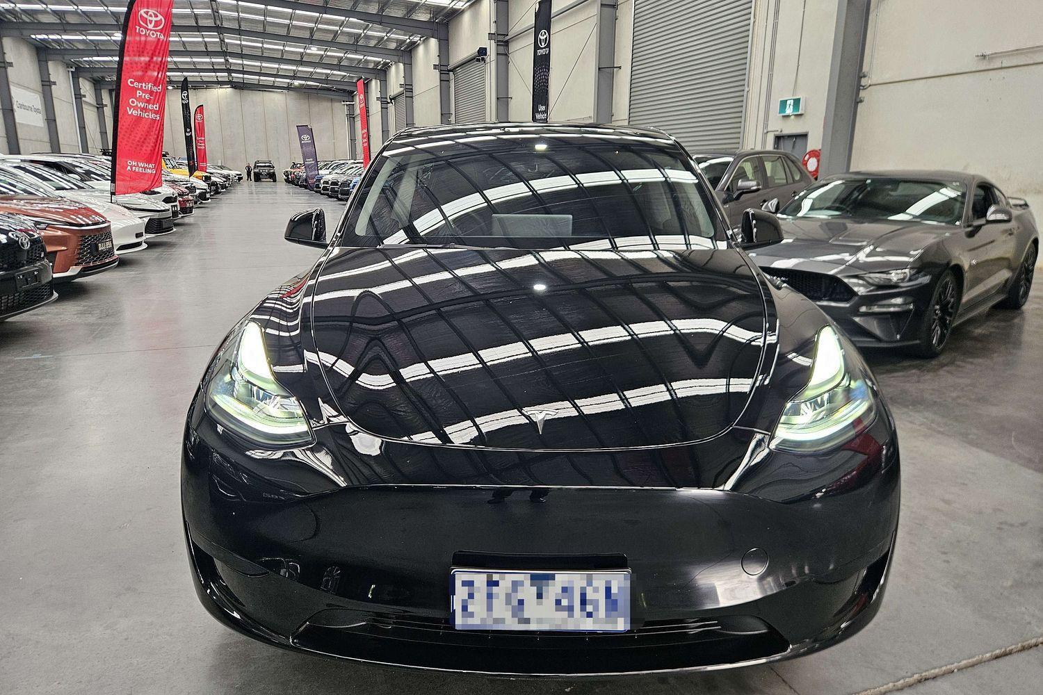 2025 Tesla Model Y Rear-Wheel Drive in Black