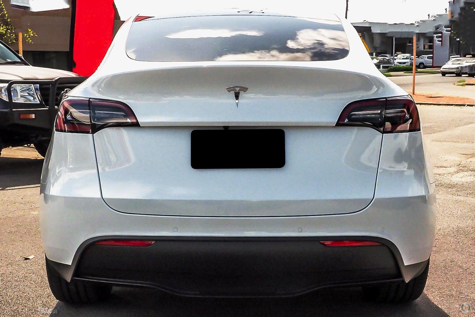2023 Tesla Model Y Rear-Wheel Drive in White