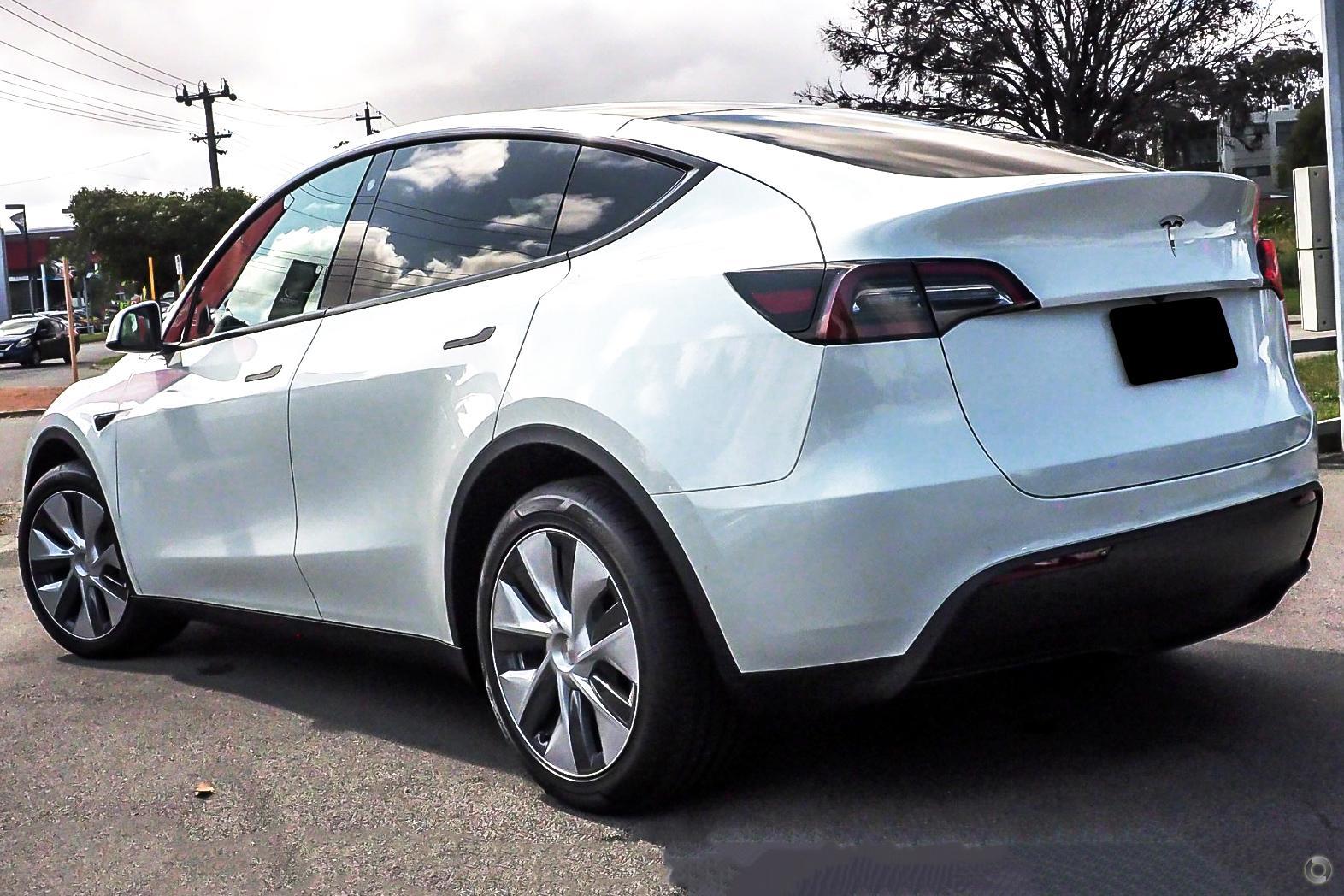 2023 Tesla Model Y Rear-Wheel Drive in White