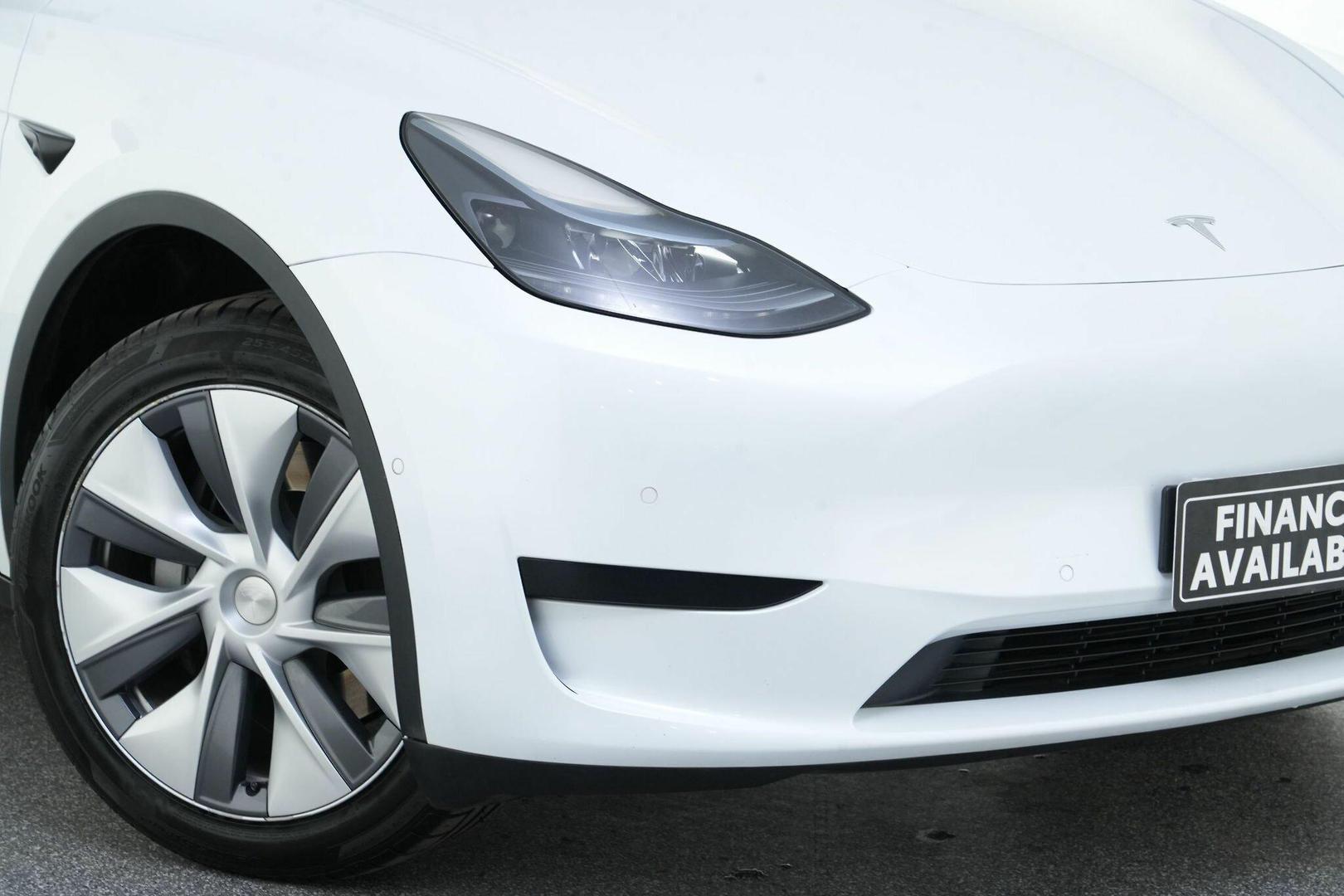 2022 Tesla Model Y Rear-Wheel Drive in White