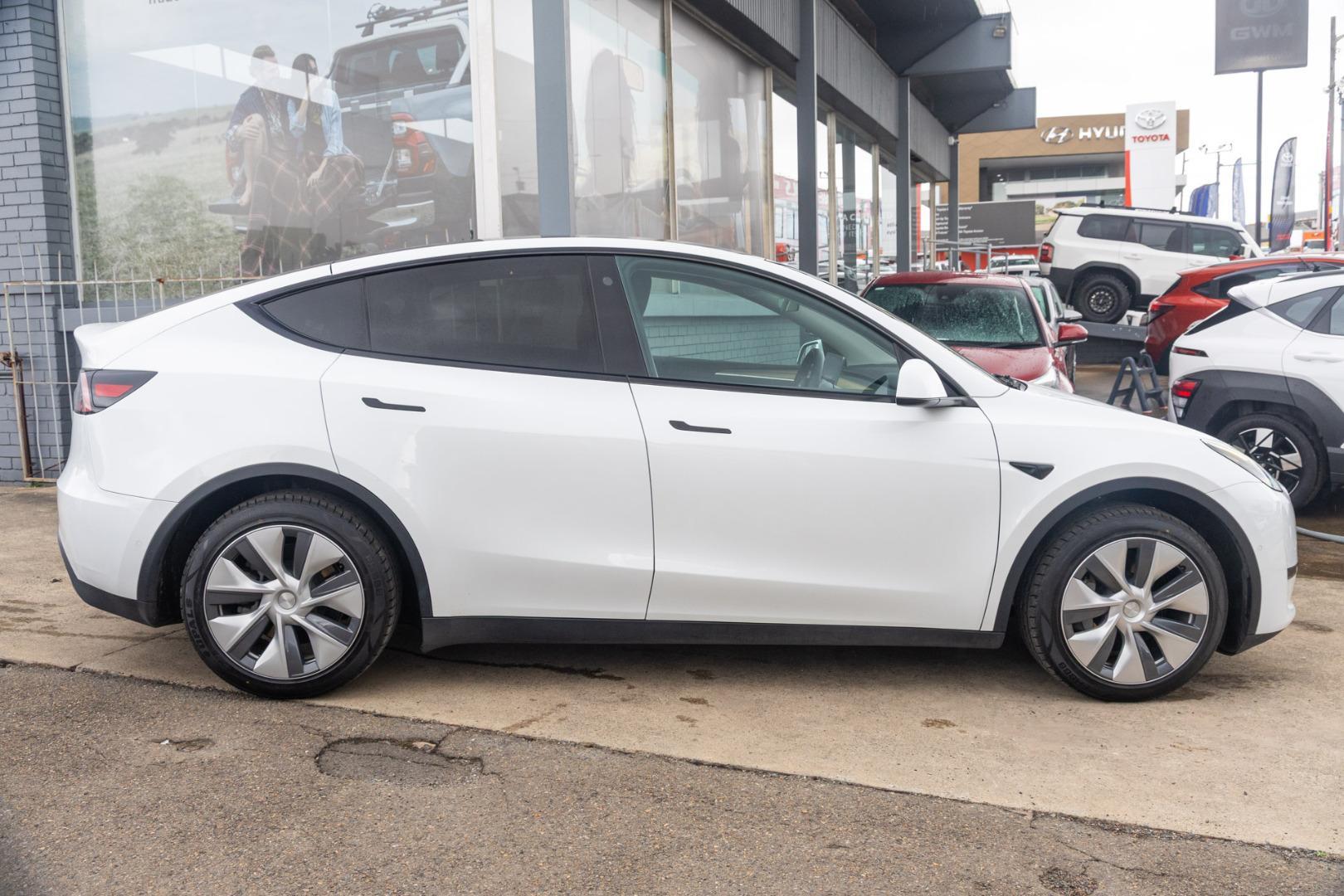 2022 Tesla Model Y Rear-Wheel Drive in White