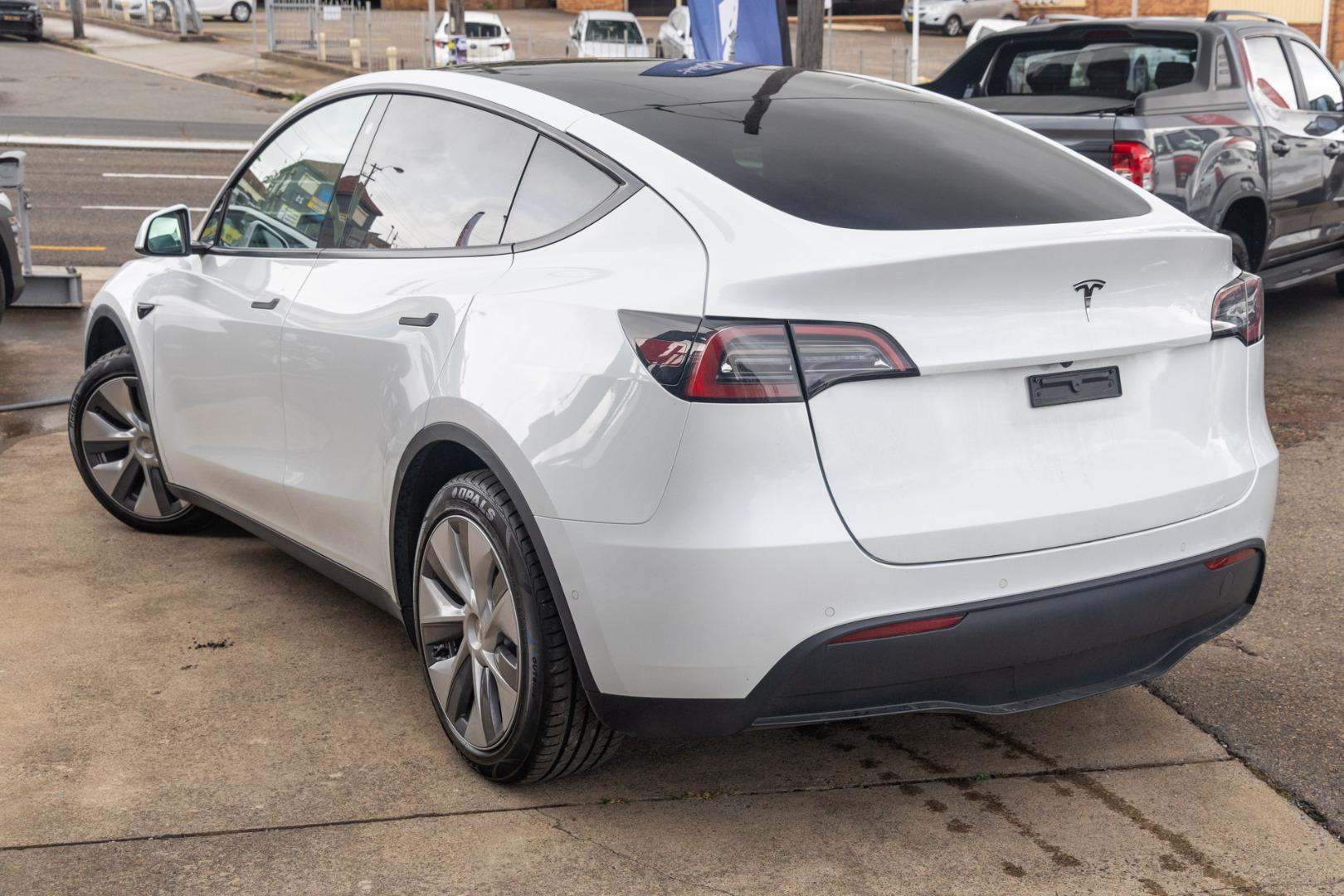 2022 Tesla Model Y Rear-Wheel Drive in White