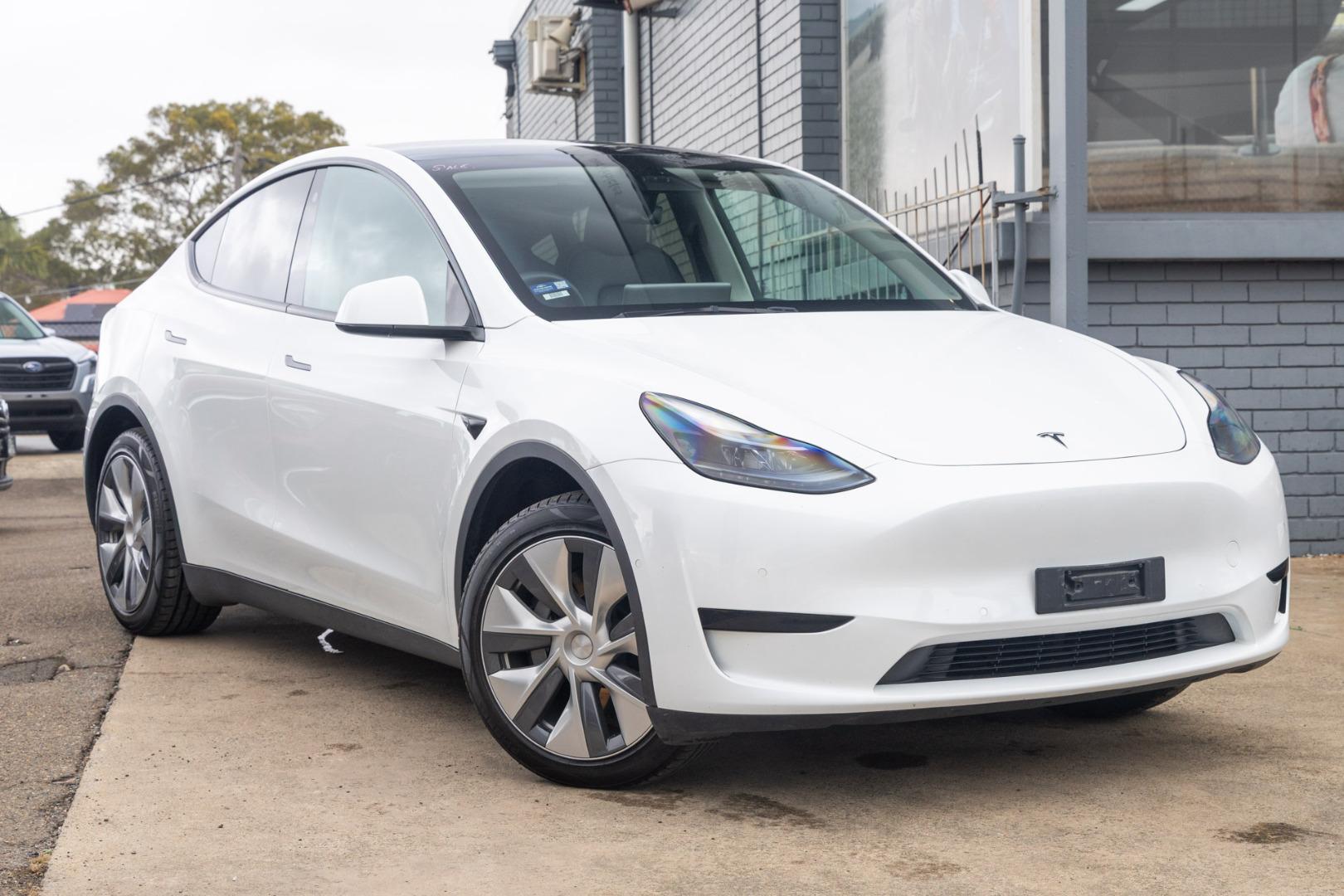 2022 Tesla Model Y Rear-Wheel Drive in White